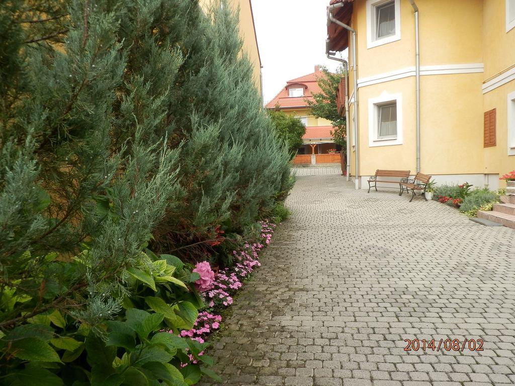 Hotel Zsuzsanna Haz à Hévíz Extérieur photo